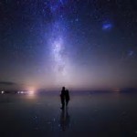 宇宙を見上げる二人